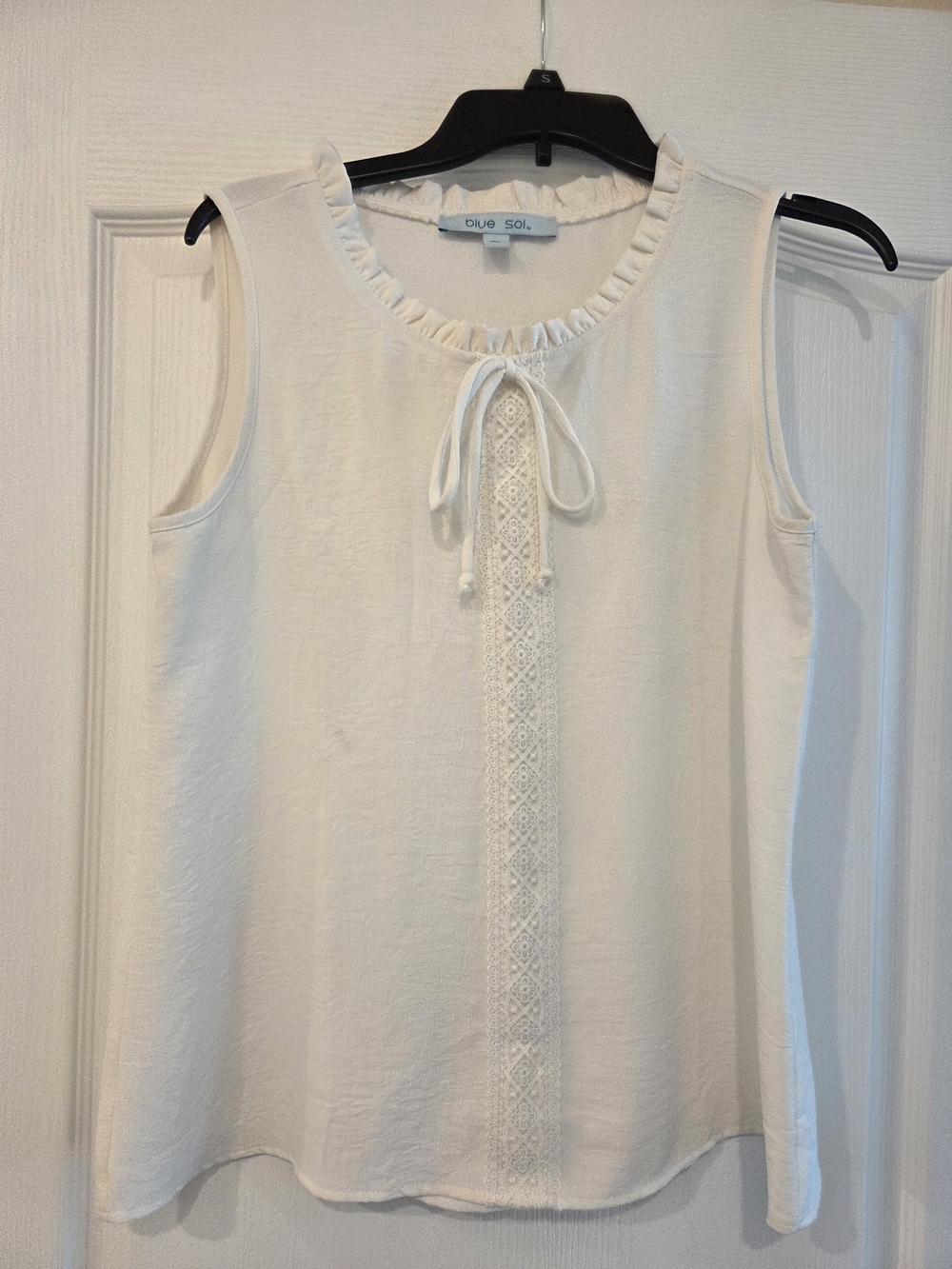 Soul Sol Sleeveless Ruffle Tie Lace-Trim Blouse in White